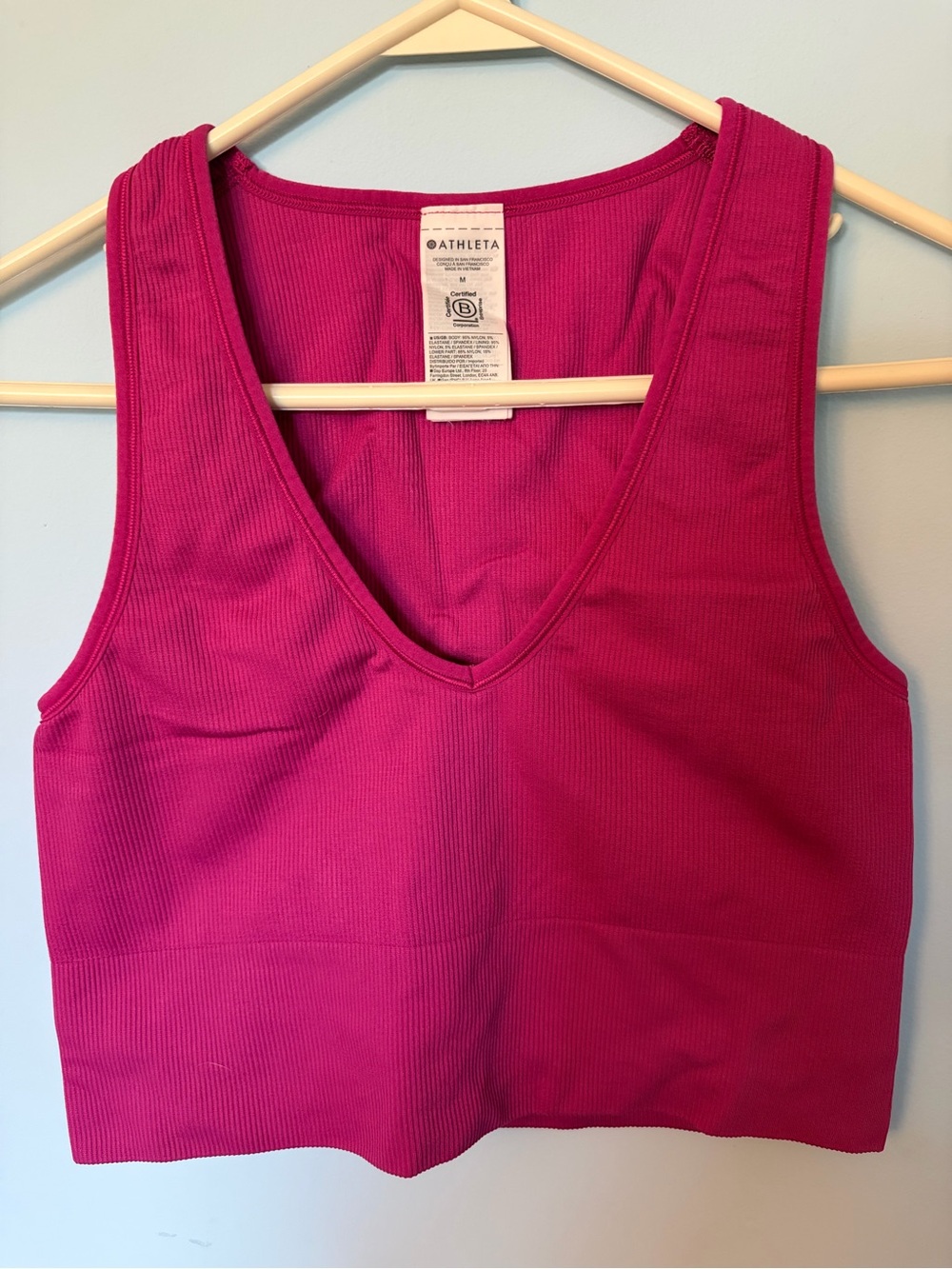 Athleta Ribbed V-Neck Crop Sports Bra - Fuchsia